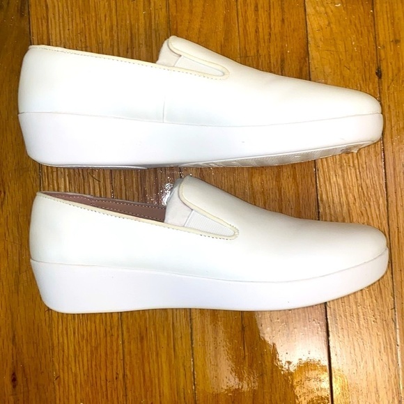 Beautiful Fitflop optic white leathersneaker/loafer. Size 7.5.NWT in Box. - Picture 2 of 7